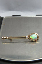 14KT BROOCH / PIN with opal & Diamonds GRAM VINTAGE 3.3 grams SCEPTRE WITH OPAL