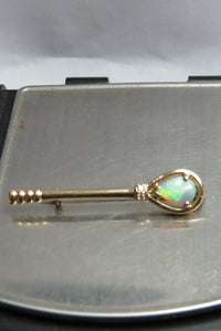 14KT BROOCH / PIN with opal & Diamonds GRAM VINTAGE 3.3 grams SCEPTRE WITH OPAL